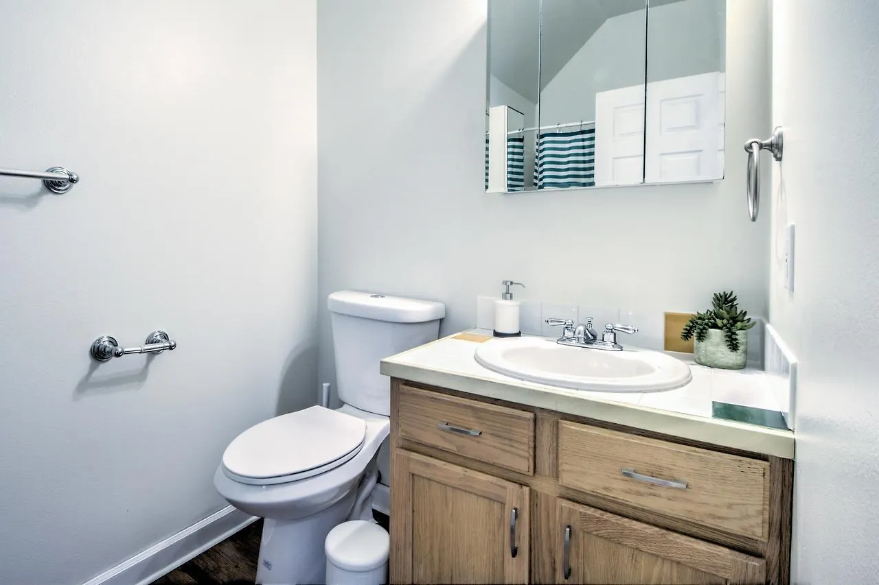 Renovated Bright 1 Bedroom In The Heart Of Capitol Hill - Apt B Seattle 0*,  United States