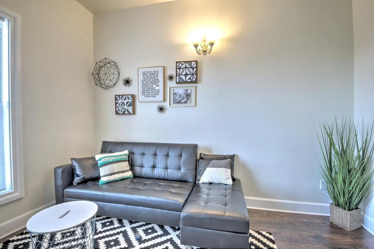 Renovated Bright 1 Bedroom In The Heart Of Capitol Hill - Apt B Seattle Apartment