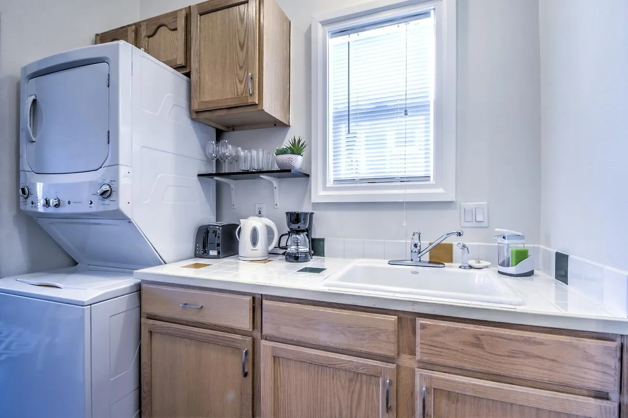Renovated Bright 1 Bedroom In The Heart Of Capitol Hill - Apt B Seattle Apartment